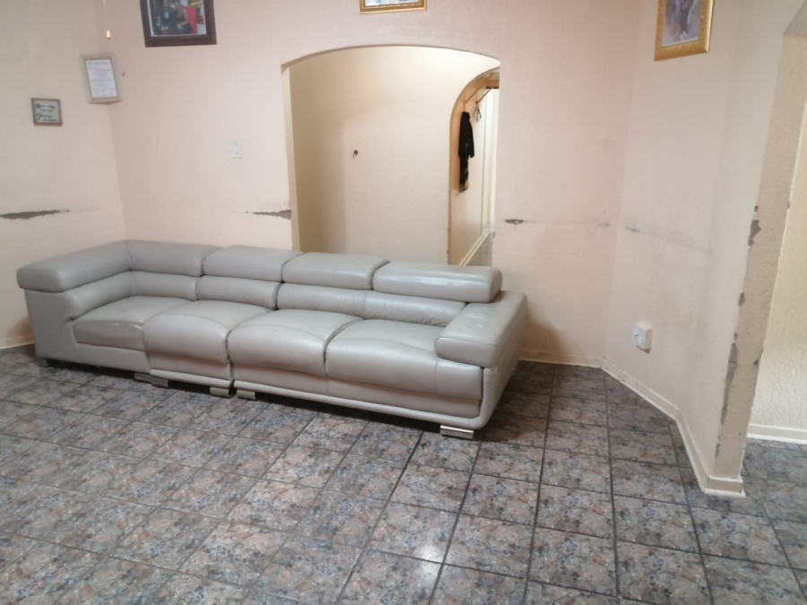 6 Bedroom Property for Sale in Geelhoutpark North West